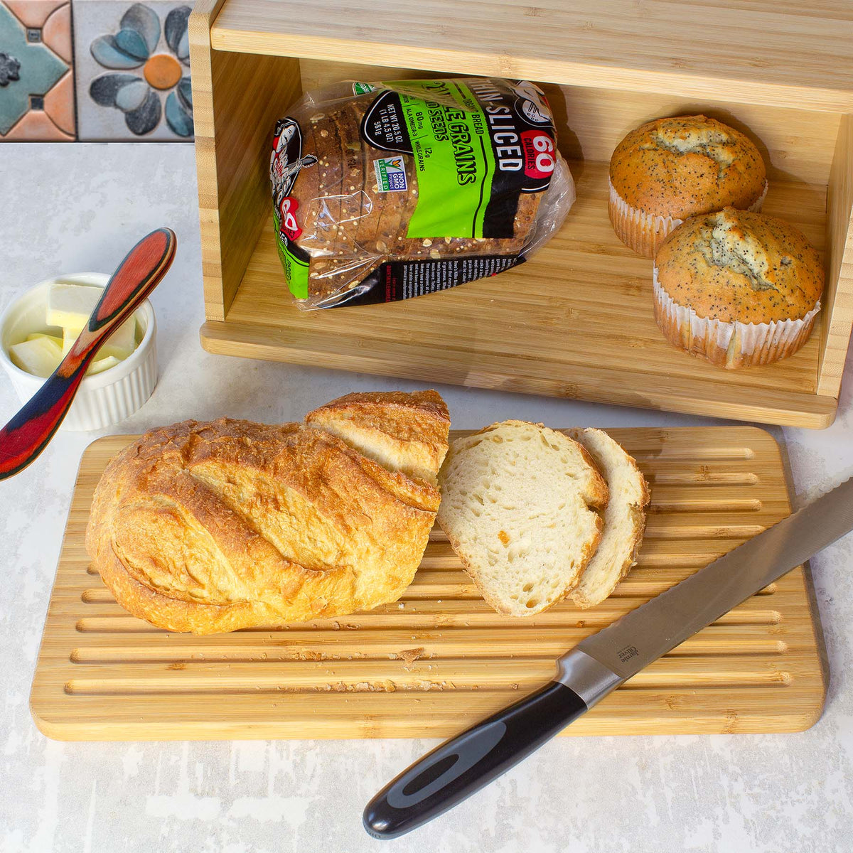Brotkasten aus Bambus mit Schneidebrett-Tür – Bild 4